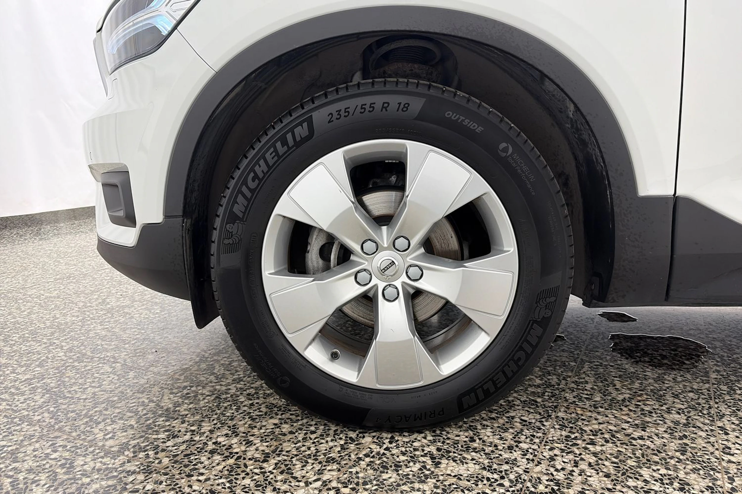 Valkoinen Volvo XC40 2020 kuva 10.