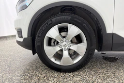 Valkoinen Volvo XC40 2020 kuva 10.