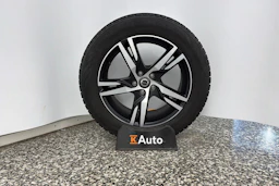 Valkoinen Volvo XC40 2020 kuva 11.