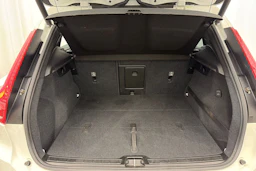 Valkoinen Volvo XC40 2020 kuva 12.