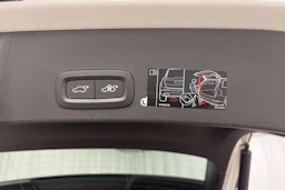 Valkoinen Volvo XC40 2020 kuva 13.