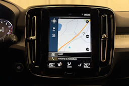 Valkoinen Volvo XC40 2020 kuva 18.