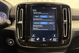 Valkoinen Volvo XC40 2020 kuva 23.