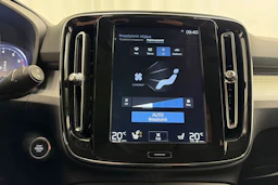 Valkoinen Volvo XC40 2020 kuva 24.