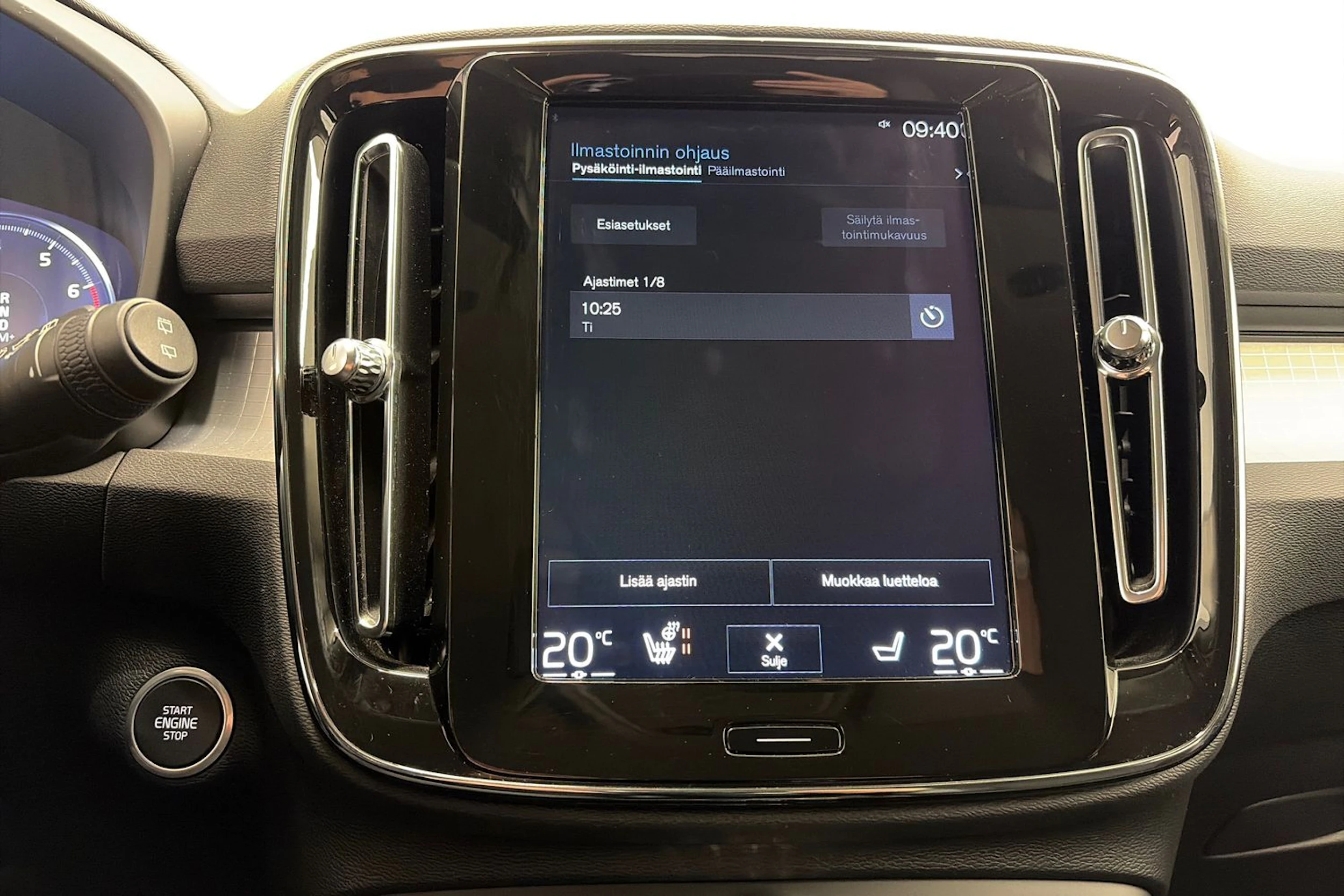 Valkoinen Volvo XC40 2020 kuva 25.