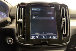Valkoinen Volvo XC40 2020 kuva 25.