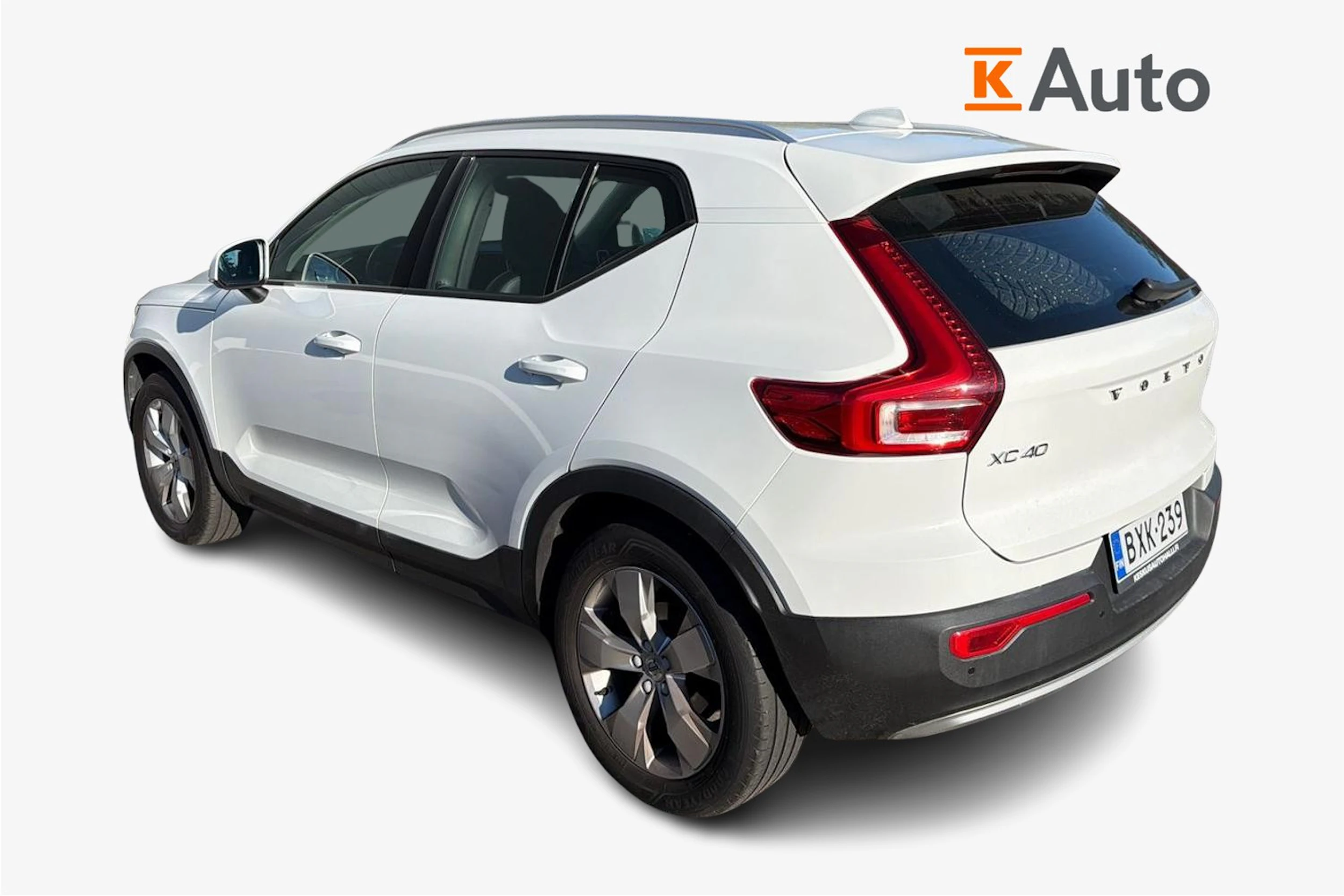valkoinen Volvo XC40 2020 kuva 2.