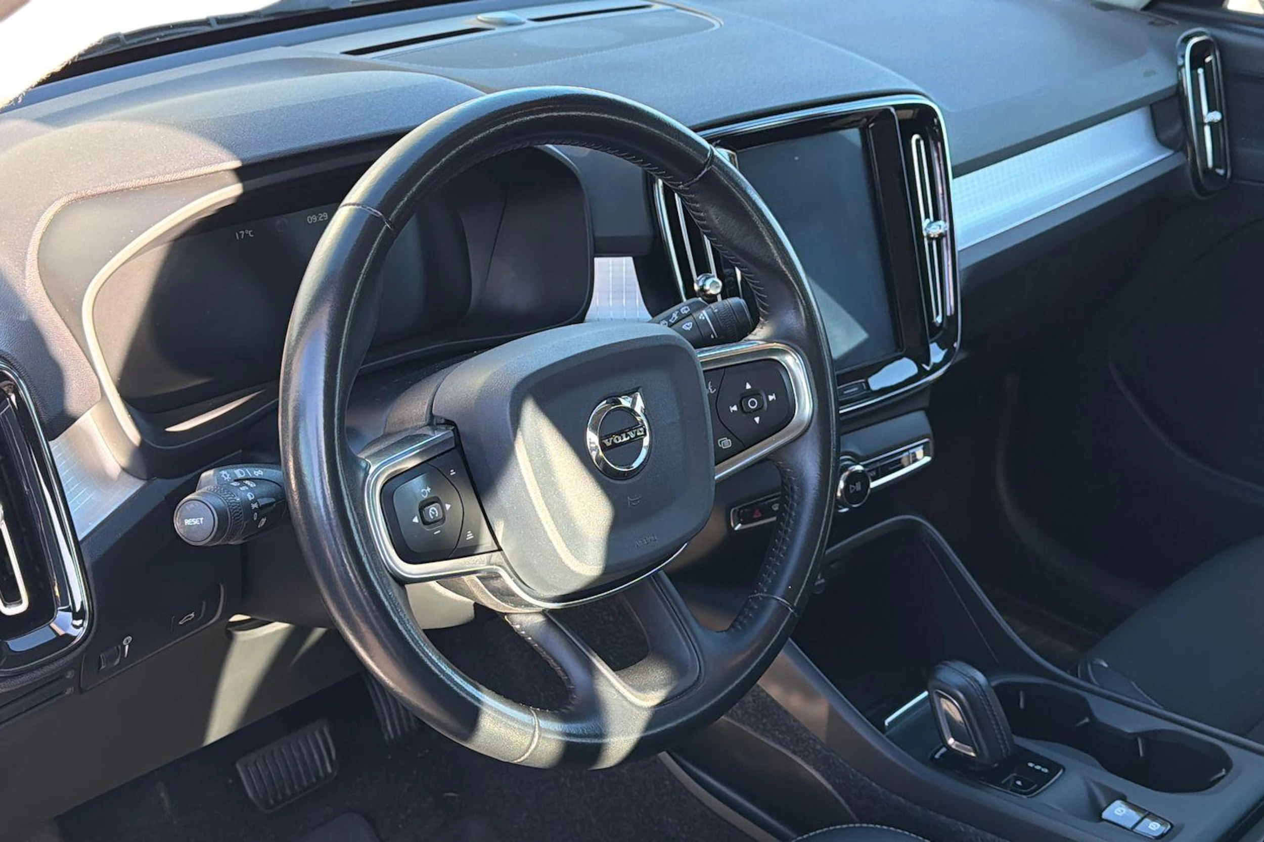 valkoinen Volvo XC40 2020 kuva 3.