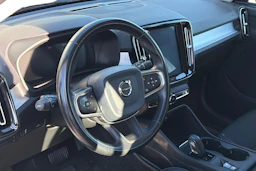 valkoinen Volvo XC40 2020 kuva 3.