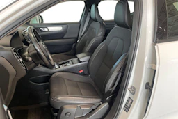 valkoinen Volvo XC40 2020 kuva 6.