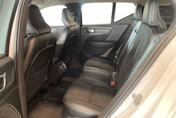 valkoinen Volvo XC40 2020 kuva 8.