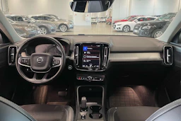 valkoinen Volvo XC40 2020 kuva 11.