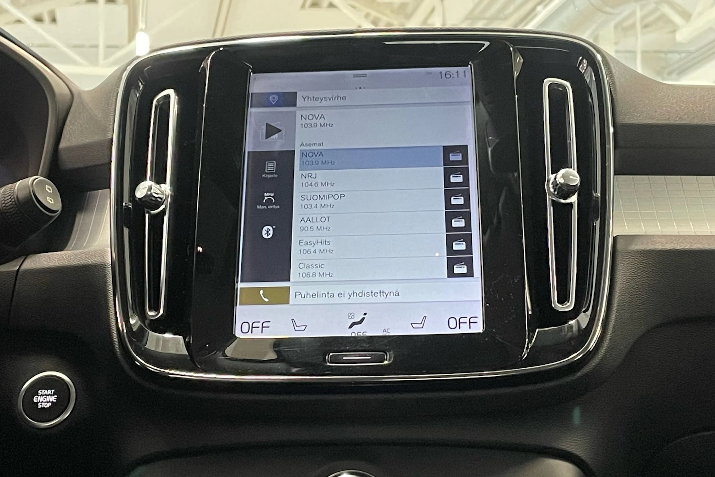 valkoinen Volvo XC40 2020 kuva 19.