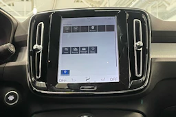 valkoinen Volvo XC40 2020 kuva 21.