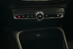 valkoinen Volvo XC40 2020 kuva 24.