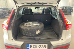 valkoinen Volvo XC40 2020 kuva 27.