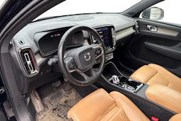 Musta Volvo XC40 2020 kuva 3.