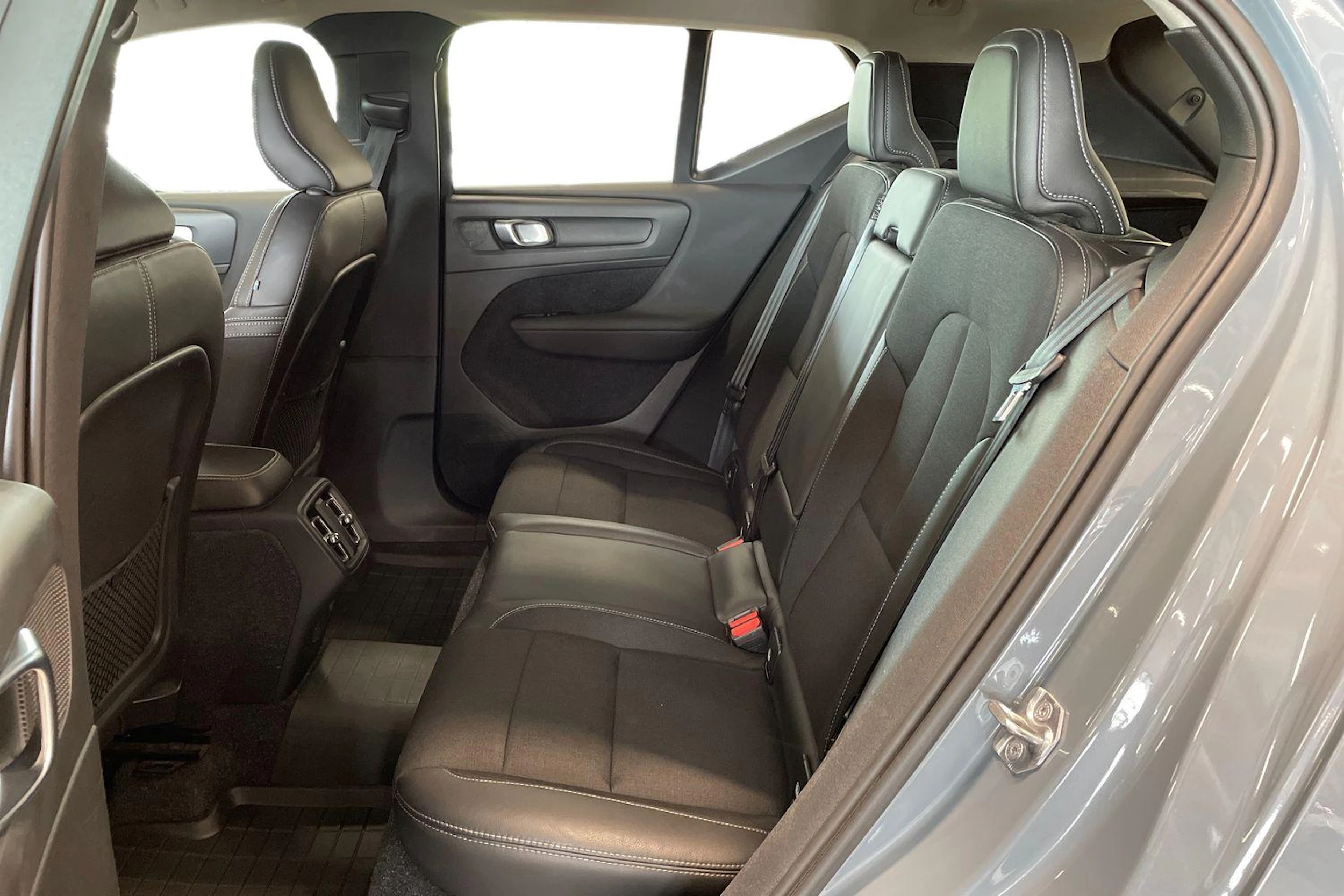 harmaa Volvo XC40 2020 kuva 8.