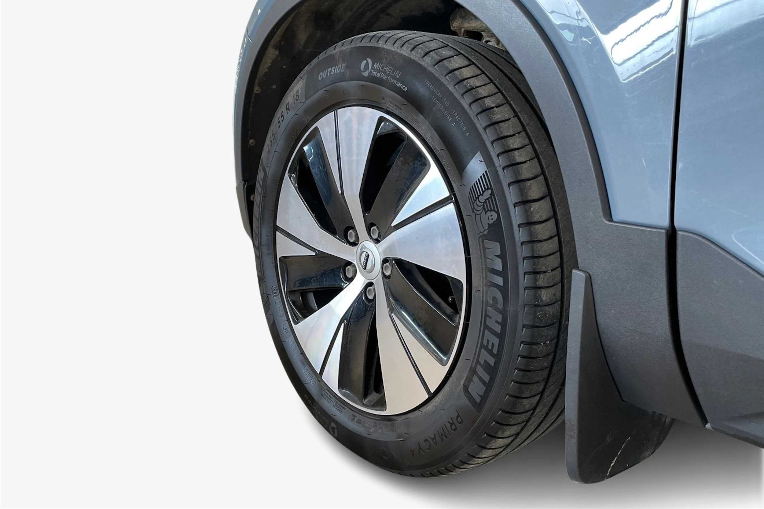 harmaa Volvo XC40 2020 kuva 9.