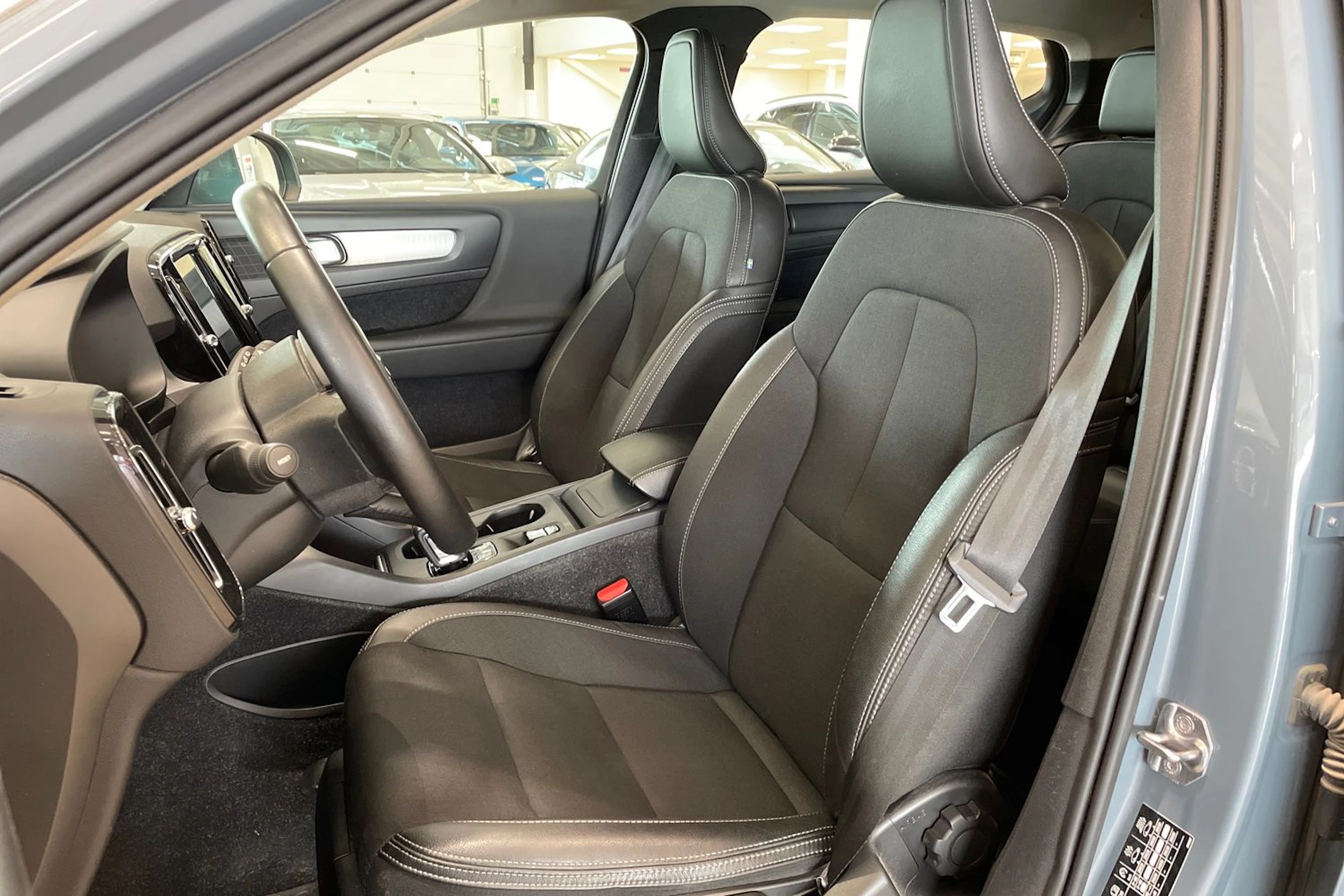 harmaa Volvo XC40 2020 kuva 11.