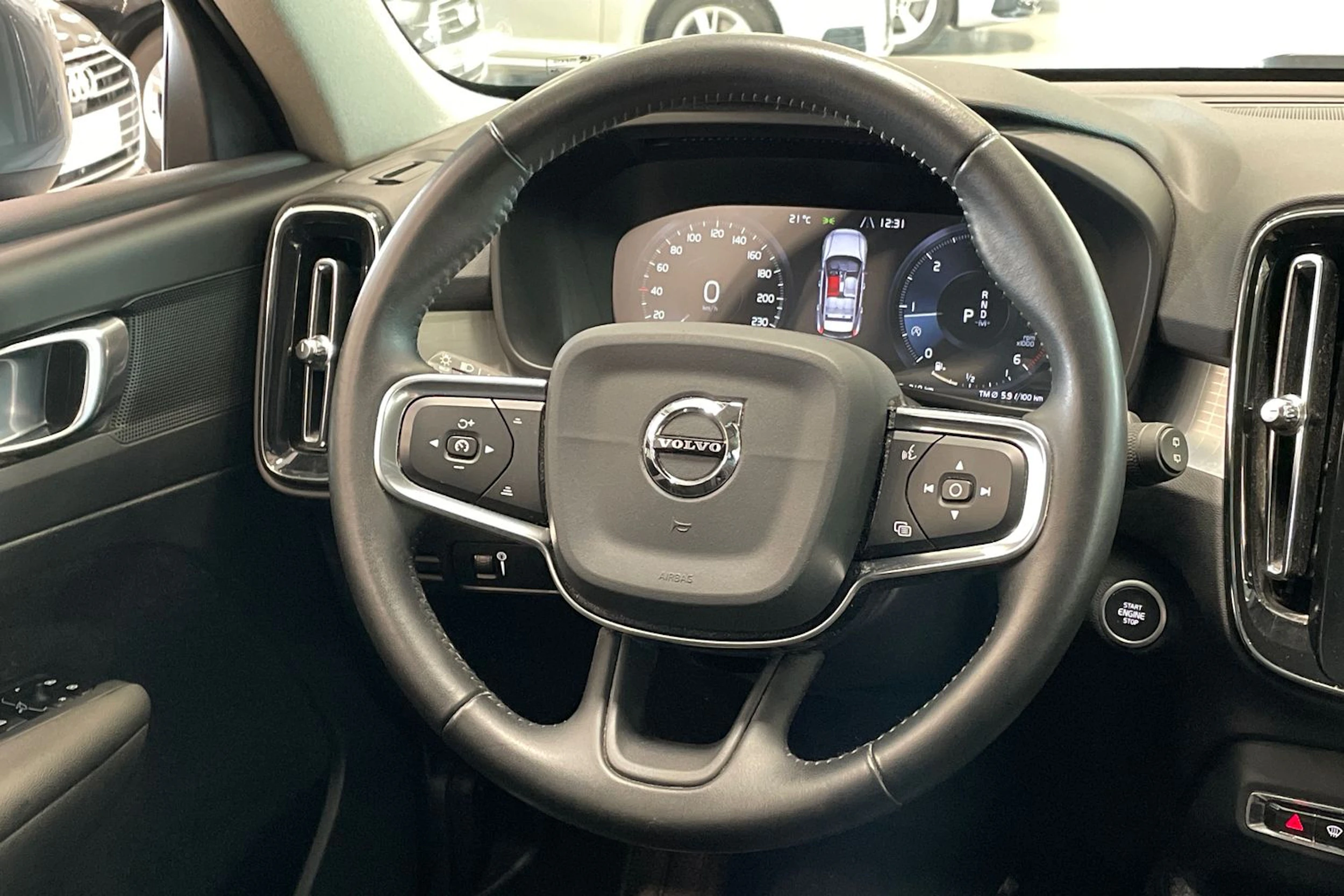 harmaa Volvo XC40 2020 kuva 13.