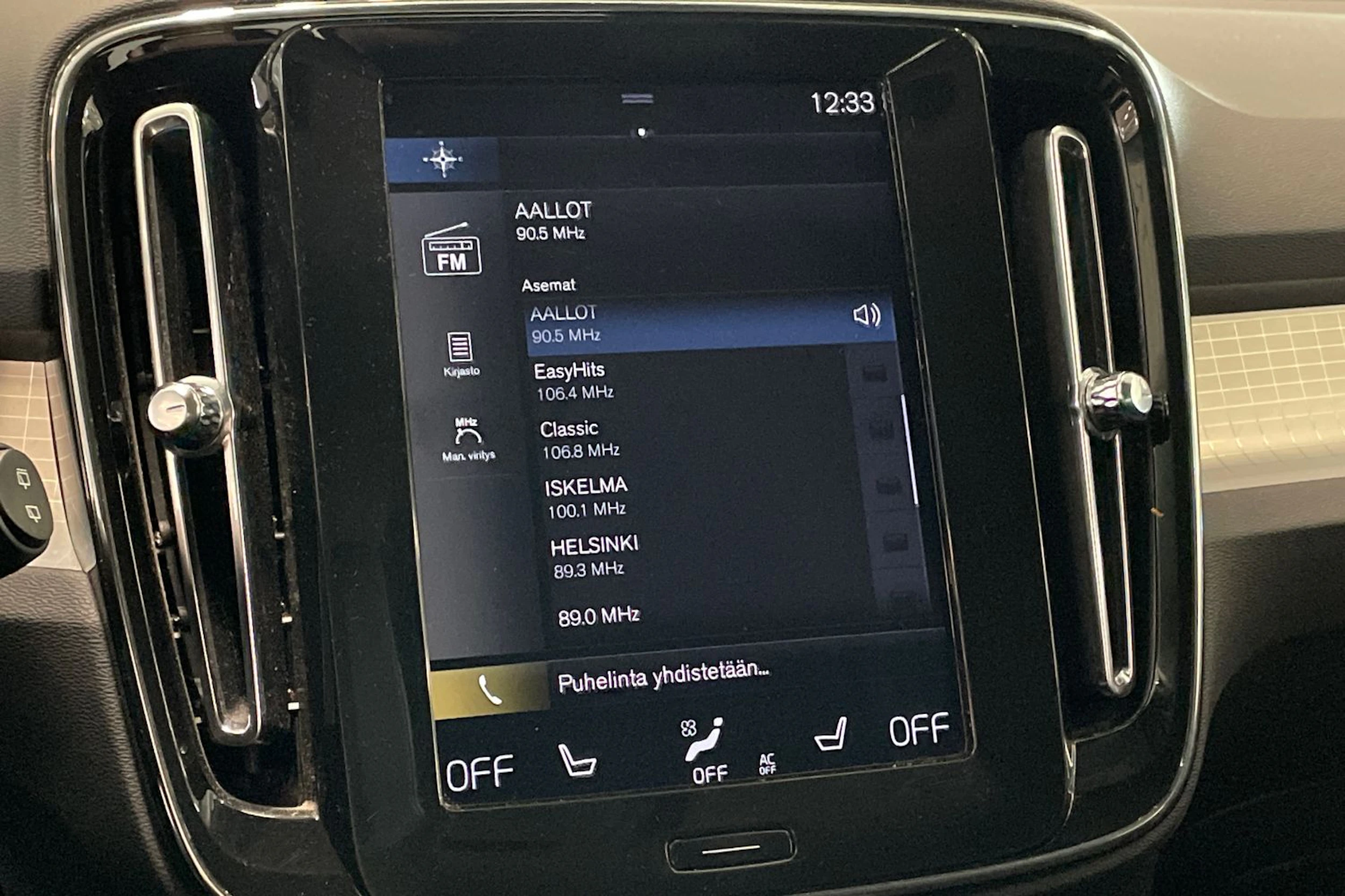 harmaa Volvo XC40 2020 kuva 17.