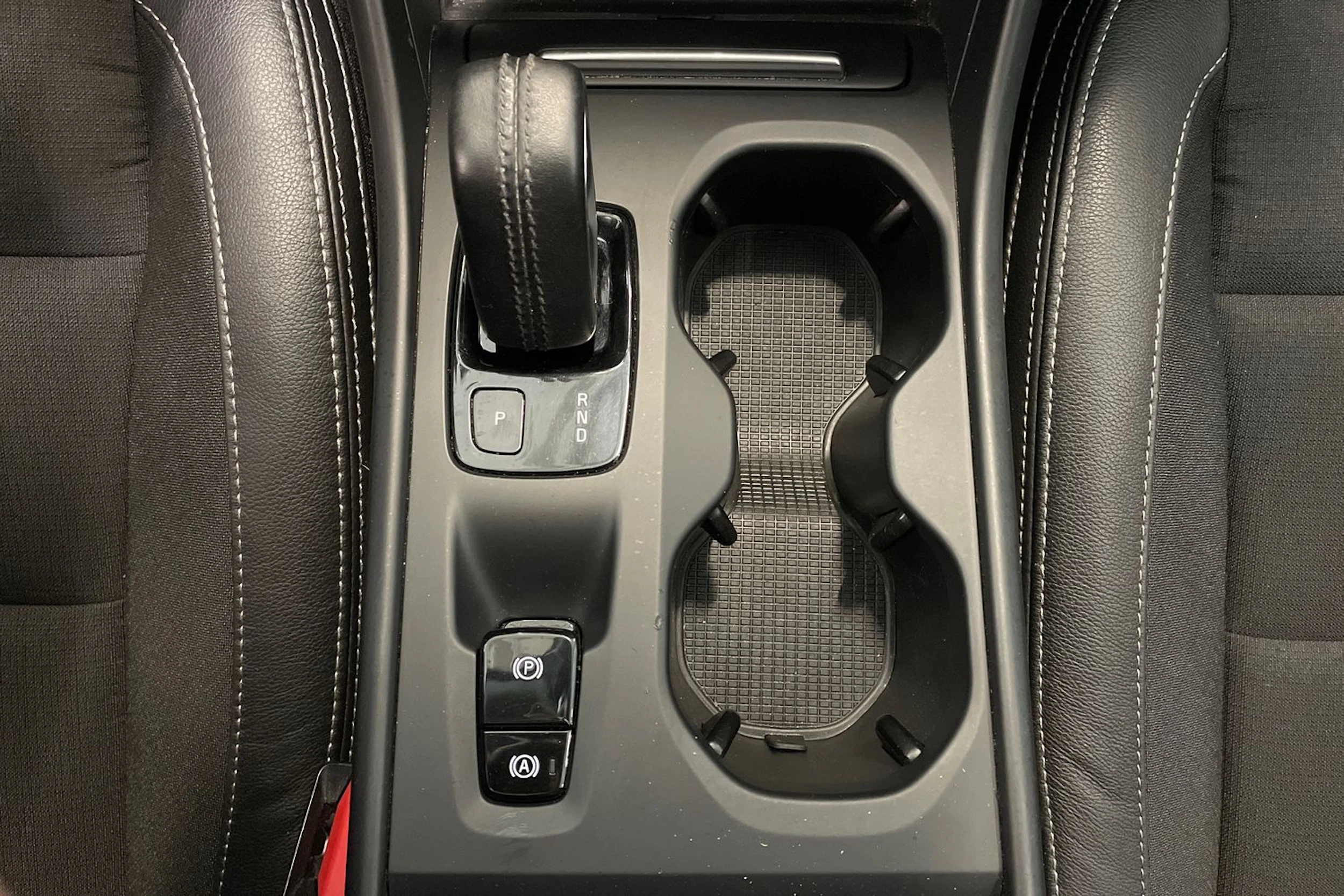 harmaa Volvo XC40 2020 kuva 25.