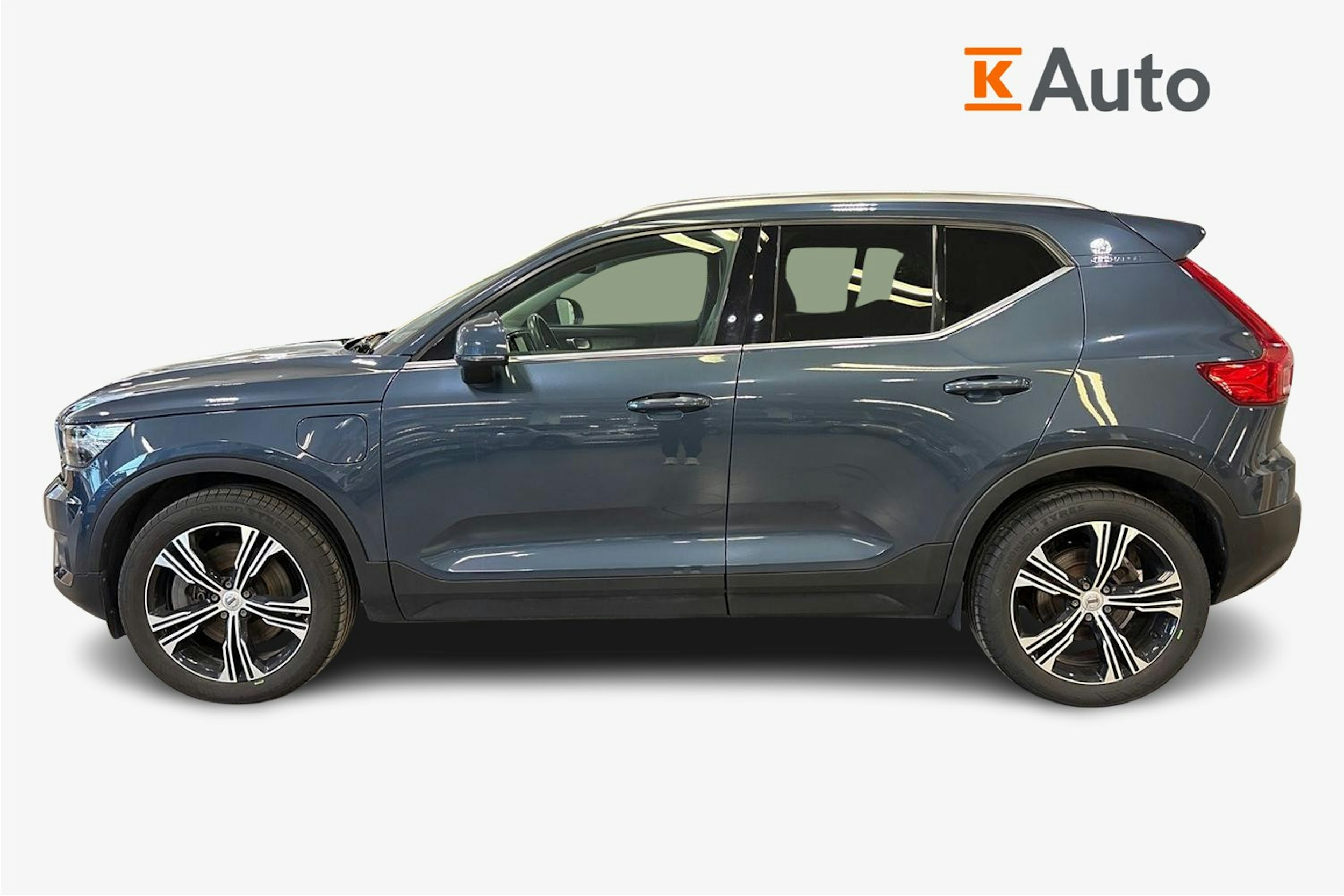 sininen Volvo XC40 2021 kuva 6.