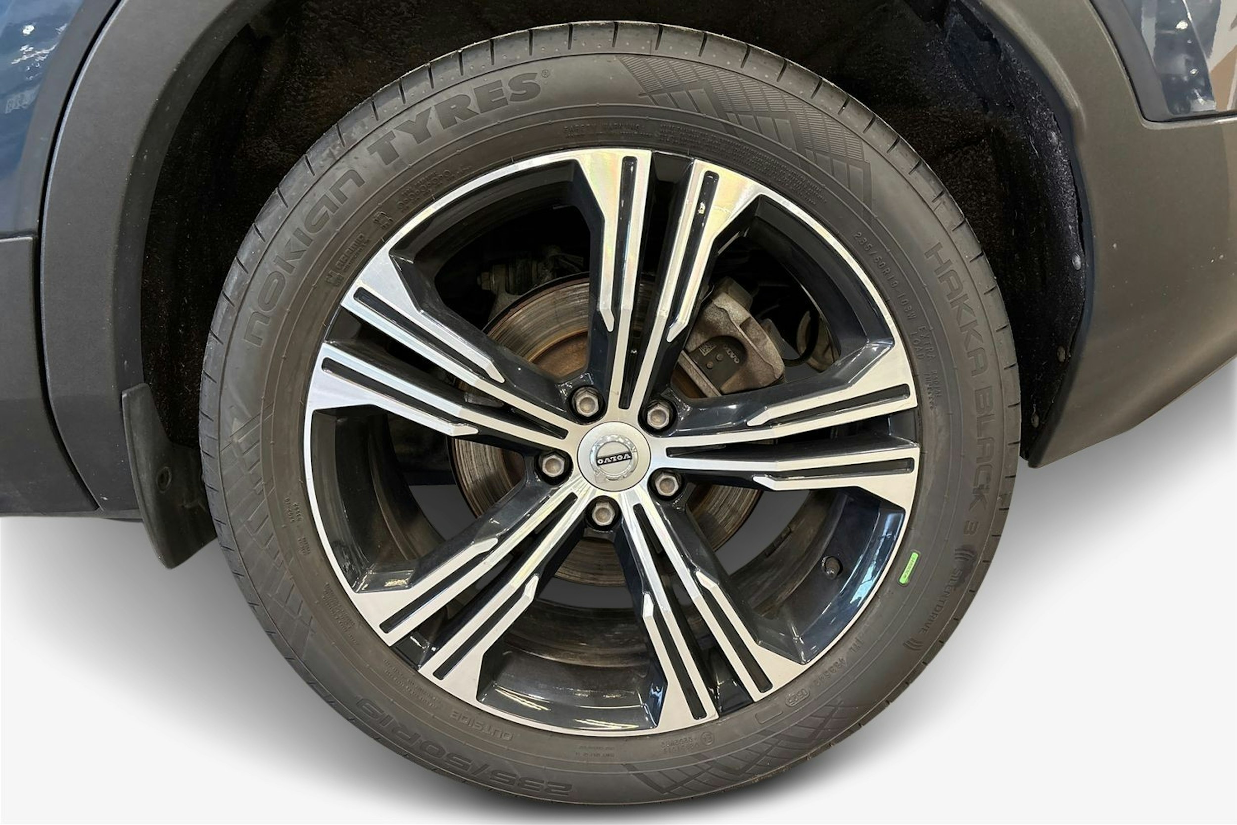 sininen Volvo XC40 2021 kuva 11.