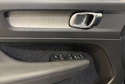 sininen Volvo XC40 2021 kuva 16.