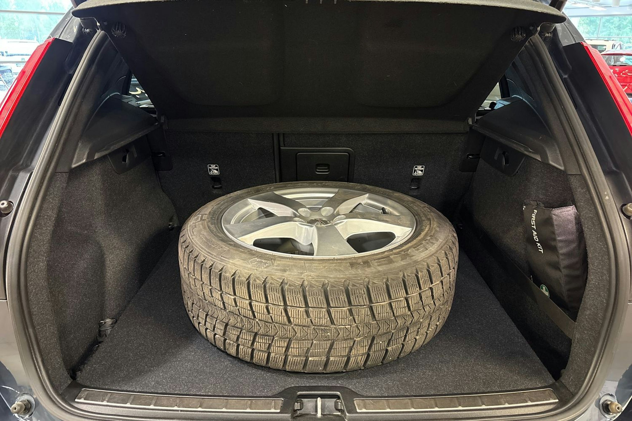 sininen Volvo XC40 2021 kuva 21.