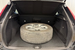 musta Volvo XC40 2020 kuva 13.