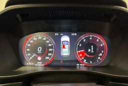 musta Volvo XC40 2020 kuva 14.