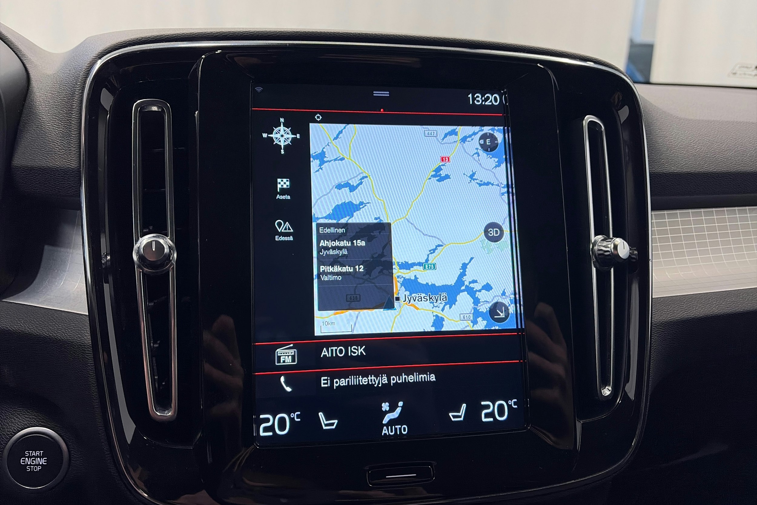 musta Volvo XC40 2020 kuva 17.