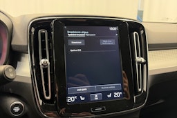 musta Volvo XC40 2020 kuva 18.