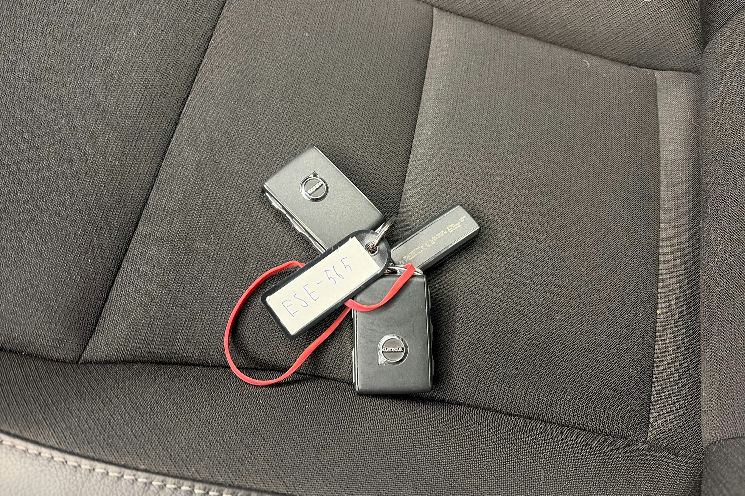 musta Volvo XC40 2020 kuva 21.