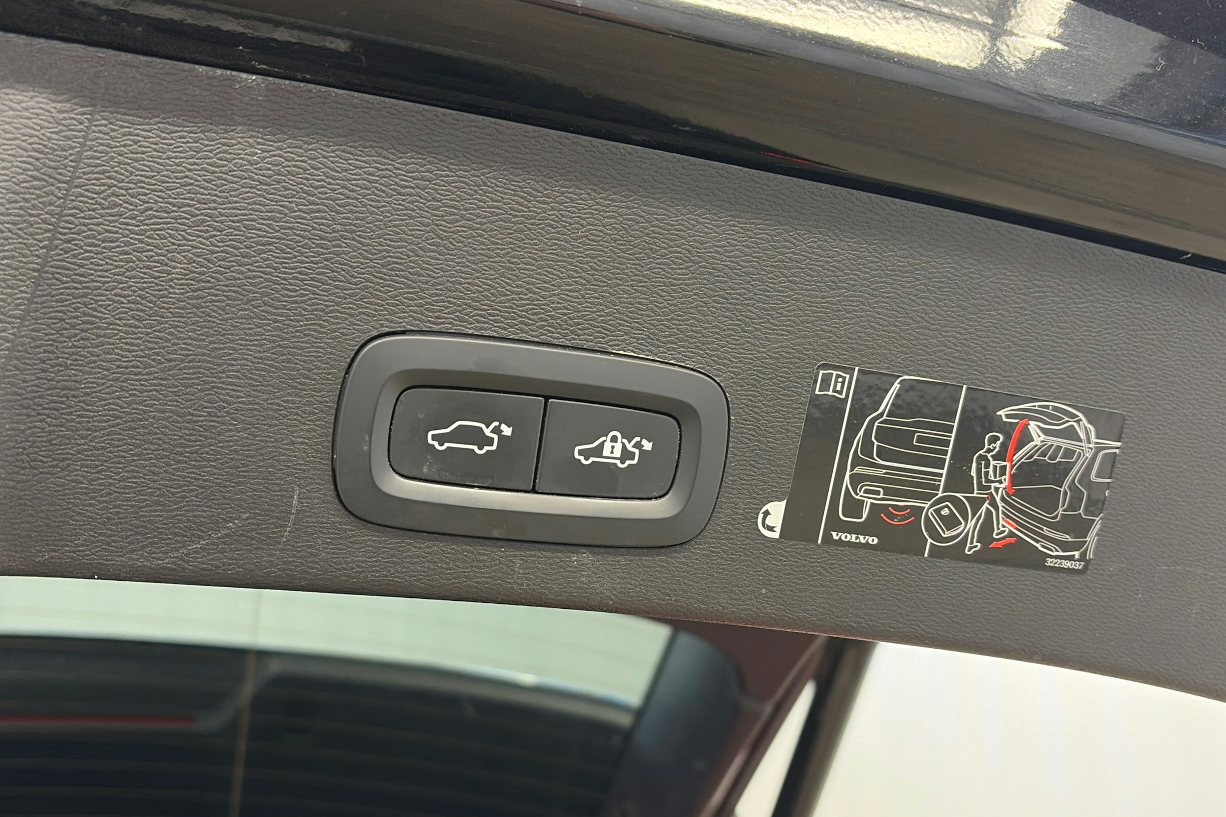 musta Volvo XC40 2020 kuva 23.