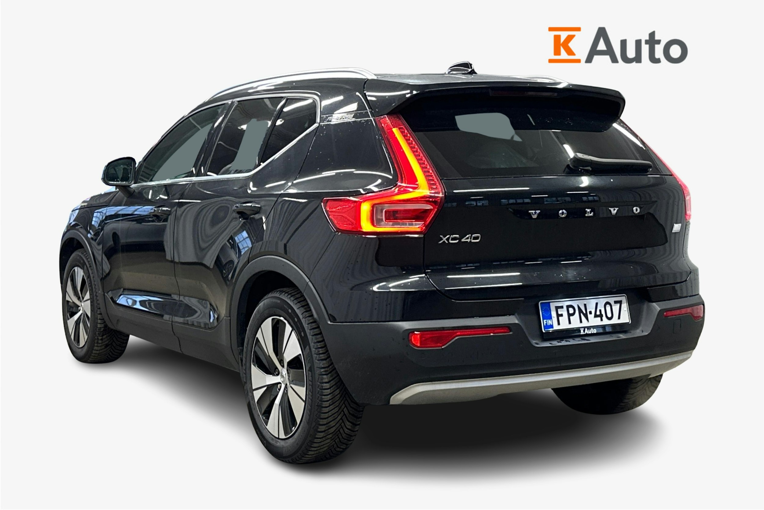 musta Volvo XC40 2020 kuva 2.