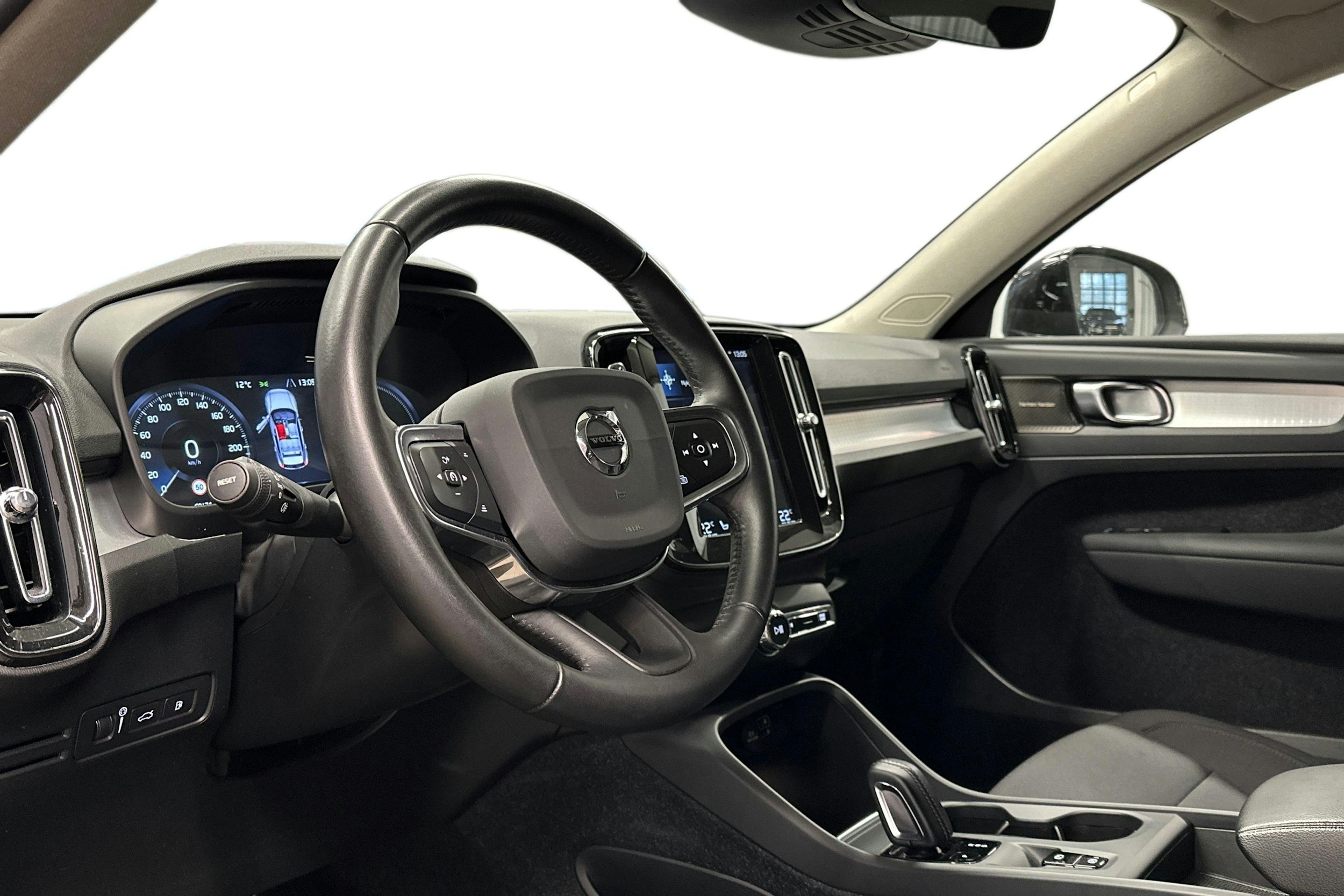musta Volvo XC40 2020 kuva 3.