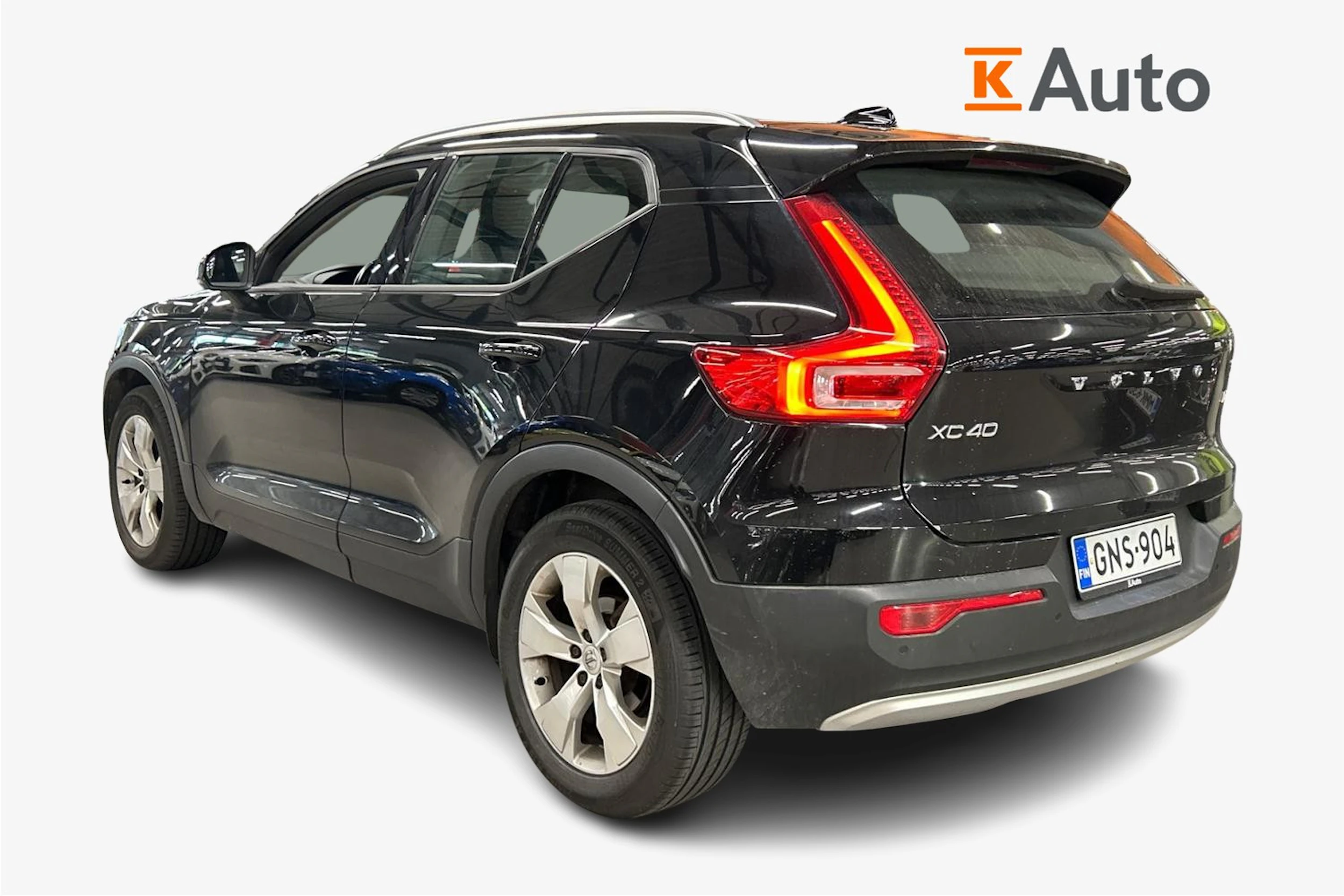 musta Volvo XC40 2020 kuva 2.