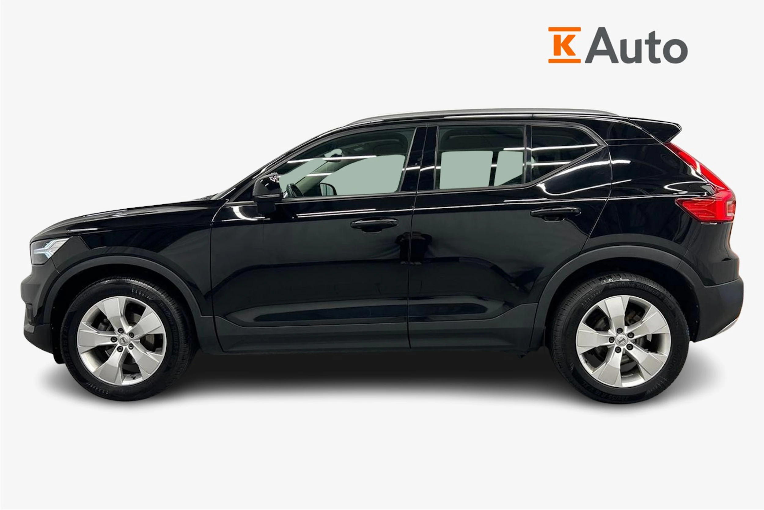 musta Volvo XC40 2020 kuva 5.