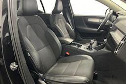 musta Volvo XC40 2020 kuva 11.
