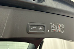musta Volvo XC40 2020 kuva 13.