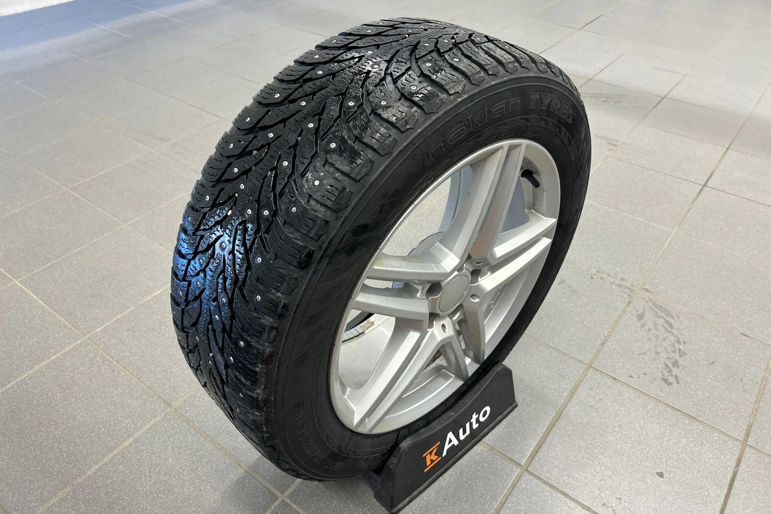 musta Volvo XC40 2020 kuva 14.