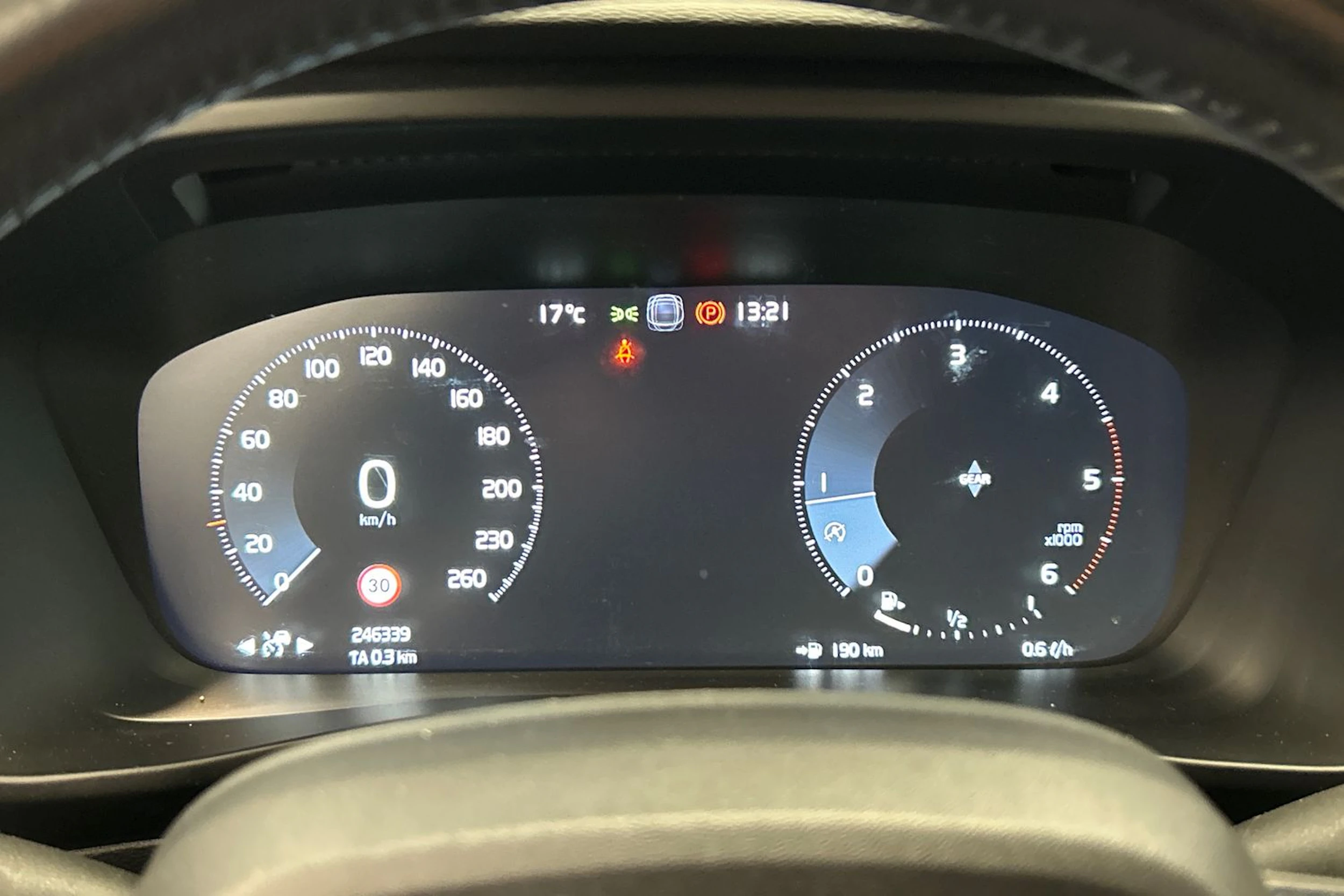 musta Volvo XC40 2020 kuva 15.