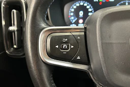 musta Volvo XC40 2020 kuva 16.