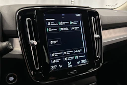 musta Volvo XC40 2020 kuva 18.