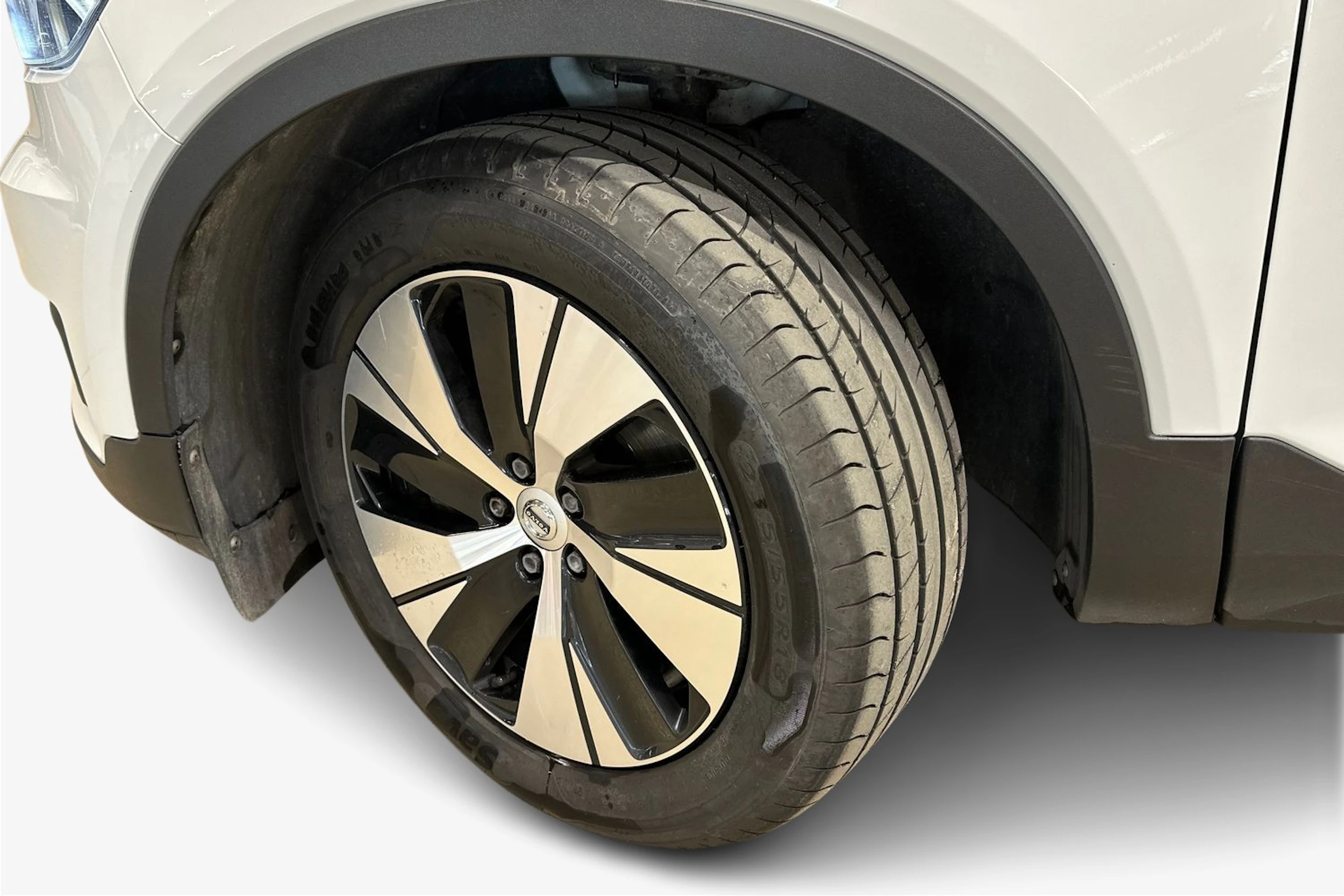 valkoinen Volvo XC40 2020 kuva 12.