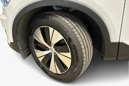 valkoinen Volvo XC40 2020 kuva 12.