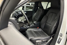 valkoinen Volvo XC40 2020 kuva 17.